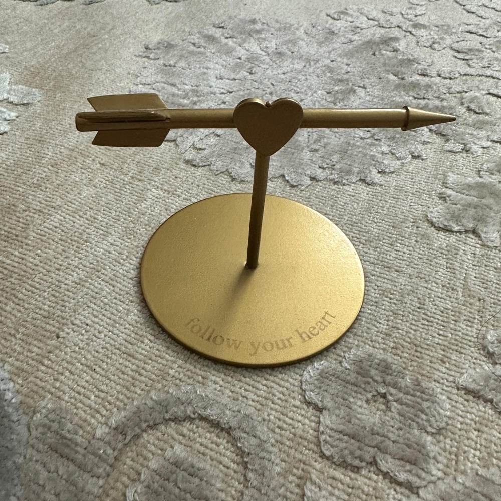 Follow your heart jewelry stand